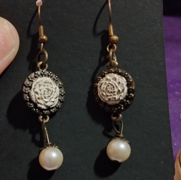 Antique style dangles - Picture 3 of 3